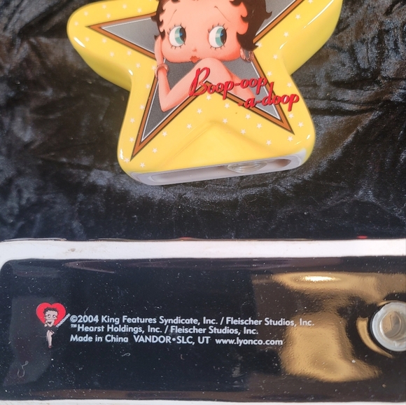 781. 2004 ~ Betty Boop ~ Salt & Pepper ~ Collector's Item ~ Boop-oop-a-doop! - Picture 10 of 12